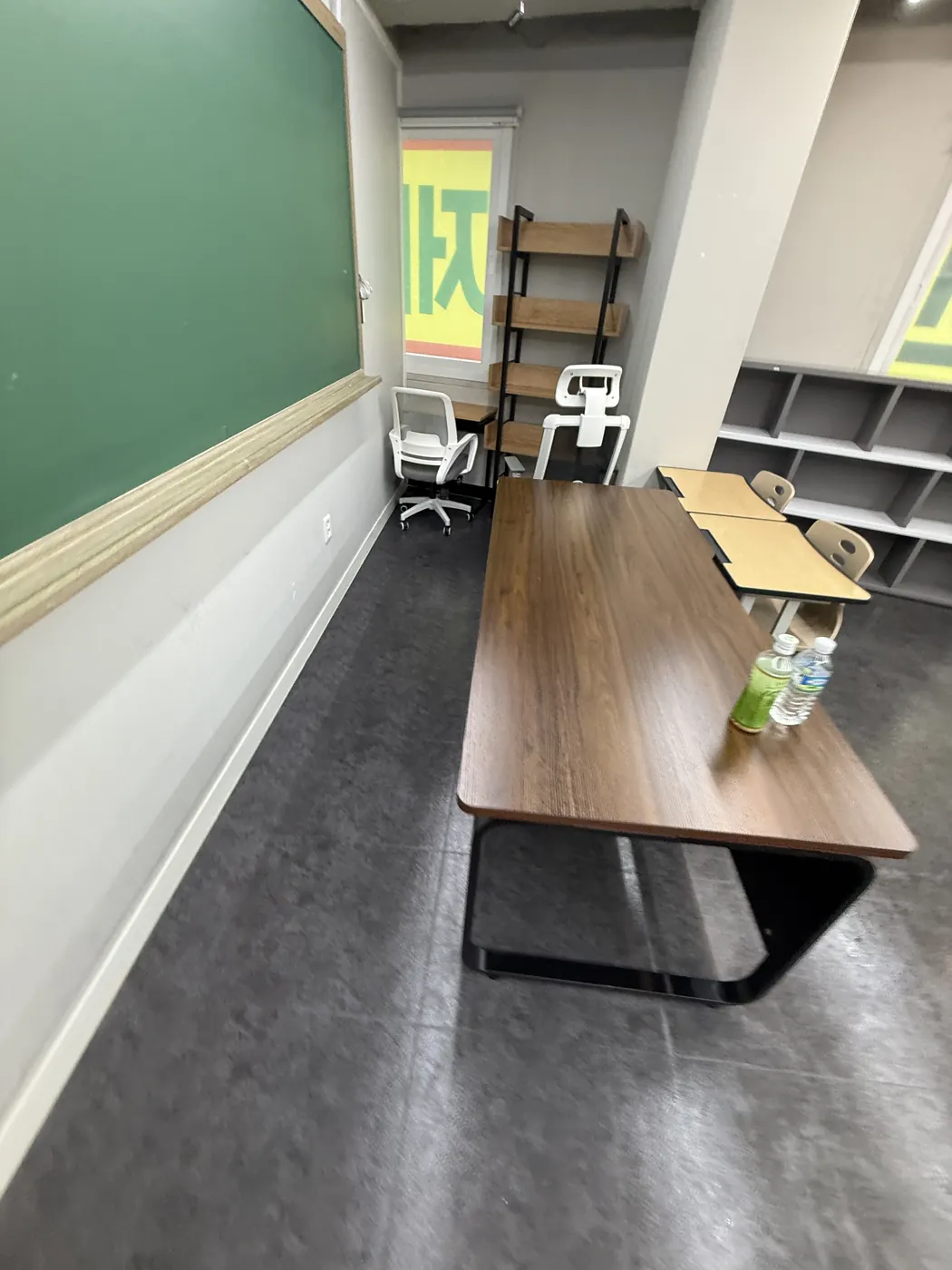 산울동 학원청소 시공 현장 — 열람석 정리