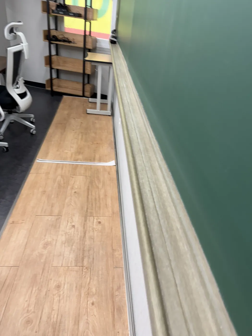 아름동 학원청소 시공 현장 — 좌석 사이 바닥