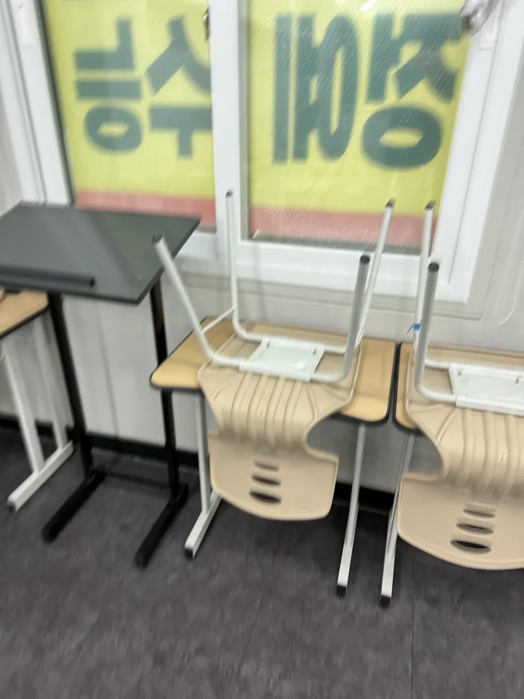 세종동 학원청소 시공 현장 — 복도 바닥 관리