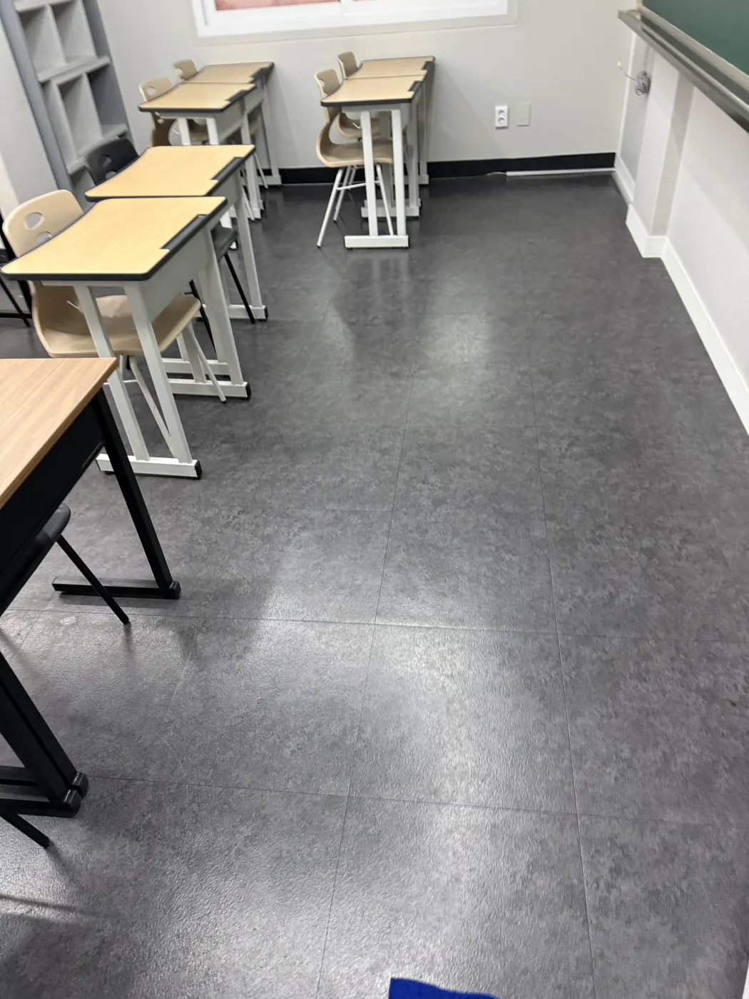좌석 사이 바닥 — 가람동 학원청소 현장