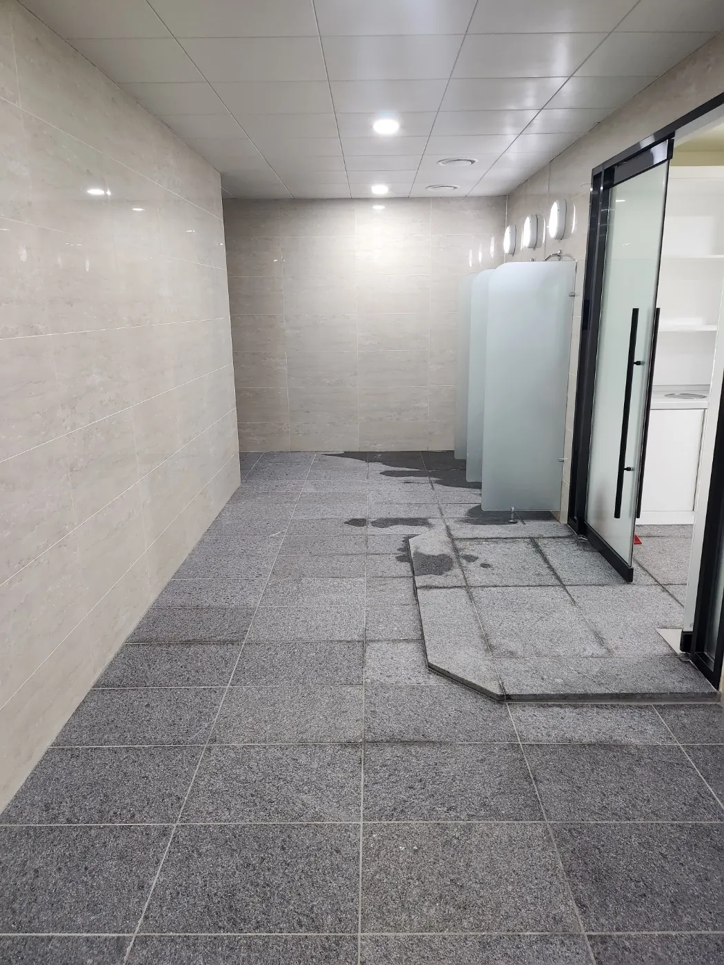 바닥 세정 — 어진동 목욕탕청소 현장