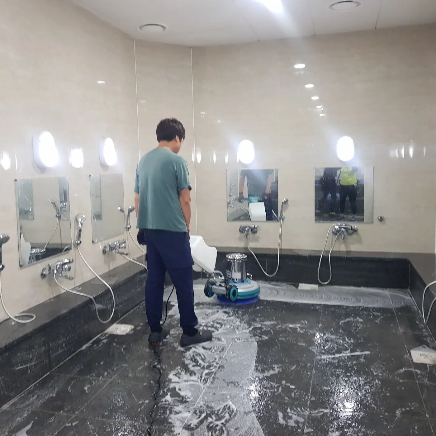 고압 세척 — 부강면 목욕탕청소 현장