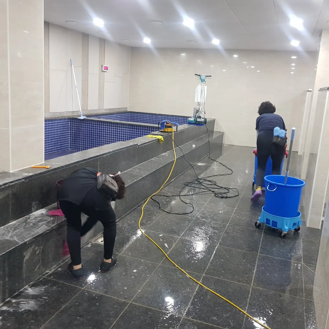 아름동 목욕탕청소 시공 현장 — 욕조 관리