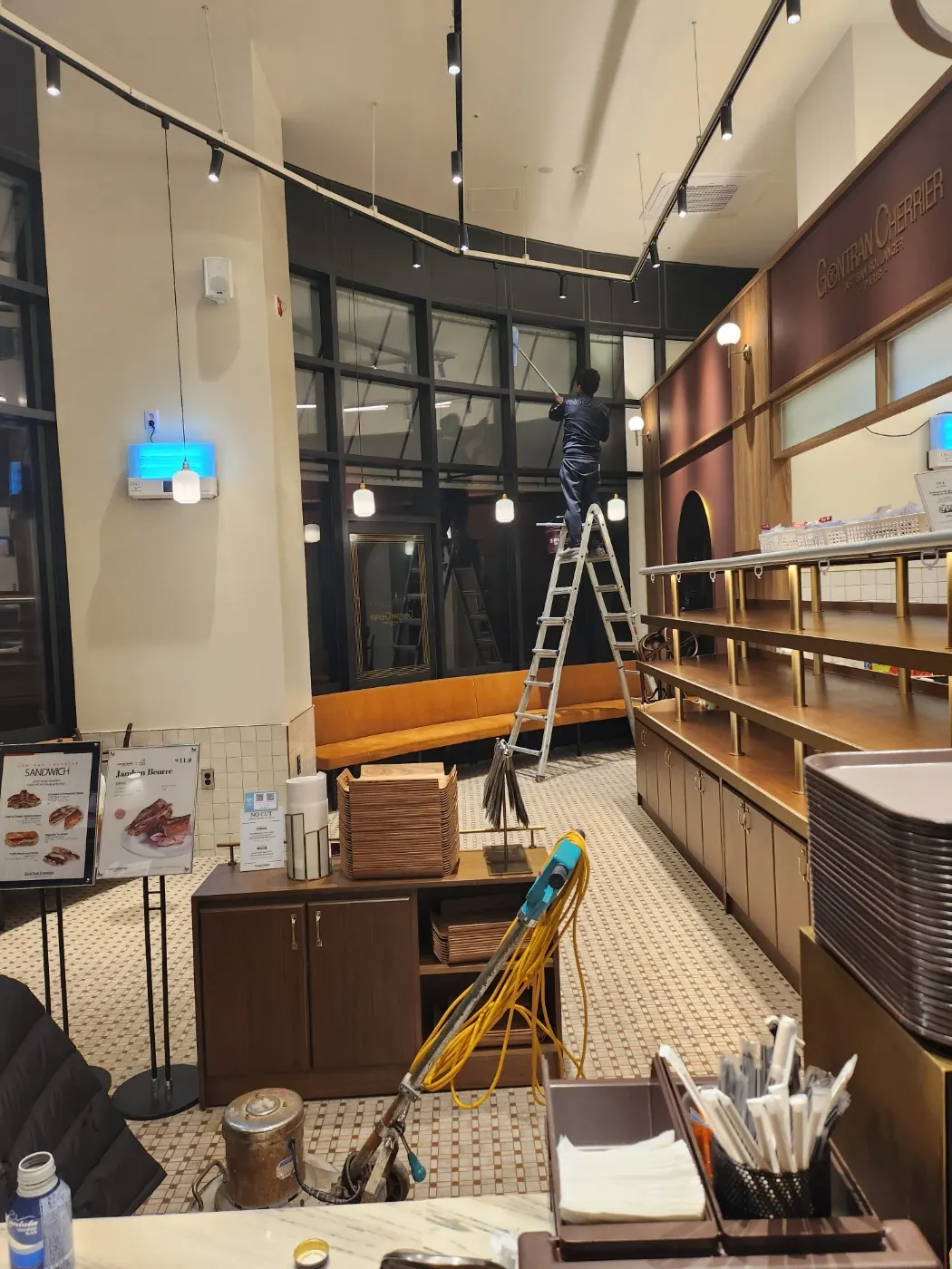 기계 세정 작업 — 보람동 카페청소 현장