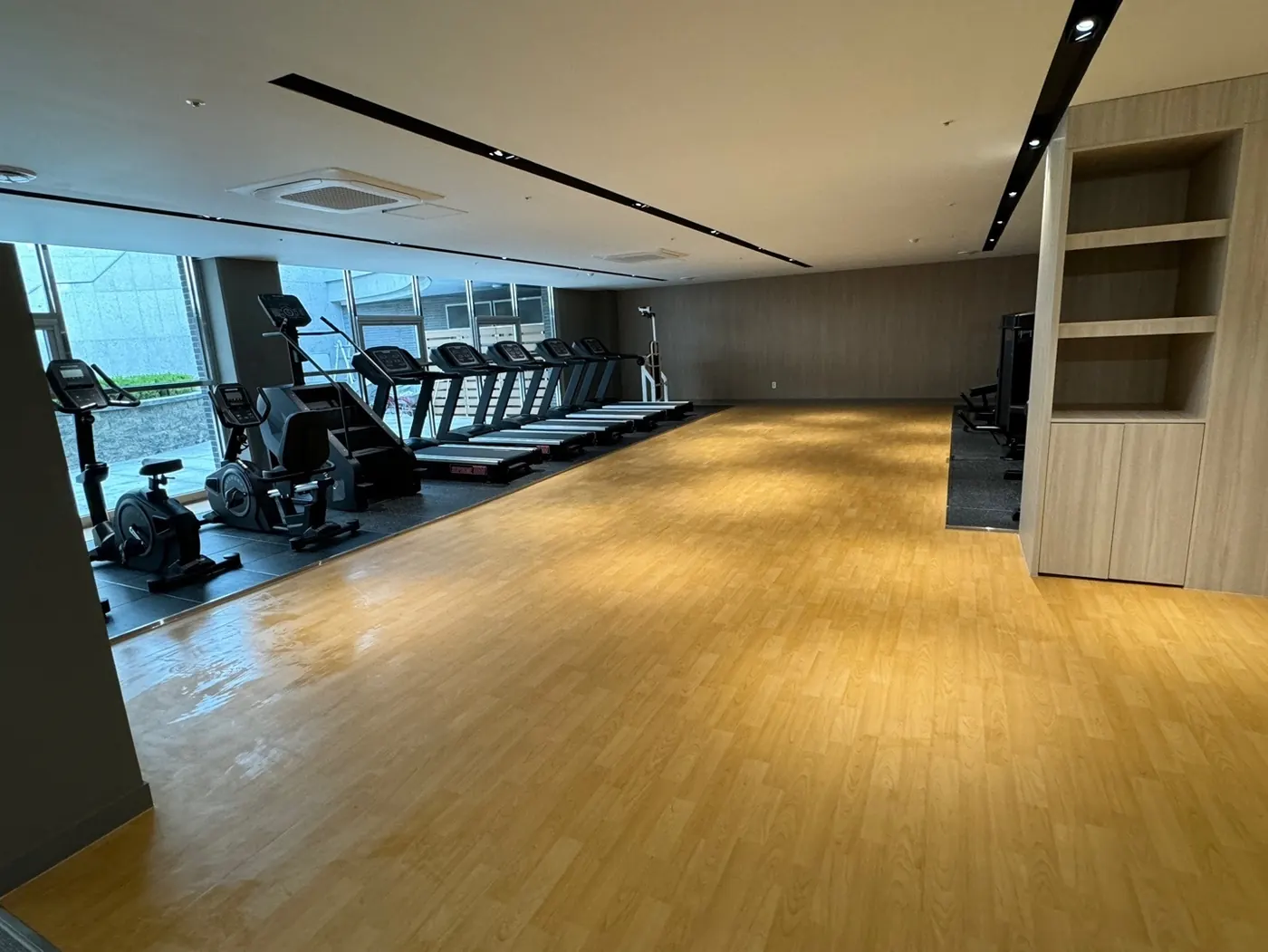 세종시 헬스장청소 시공 현장 — 운동기구 관리