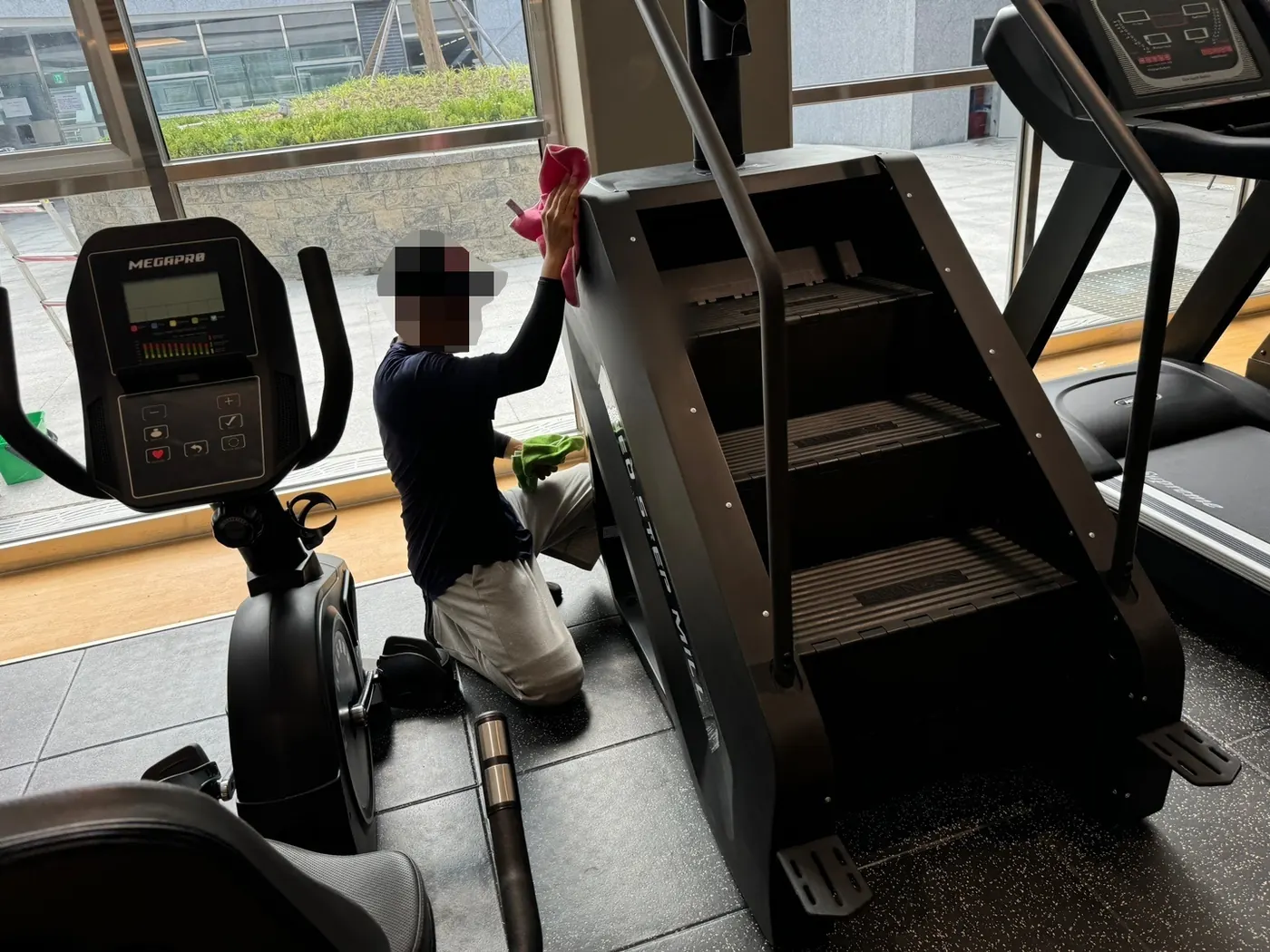 세정 진행 — 아름동 헬스장청소 현장