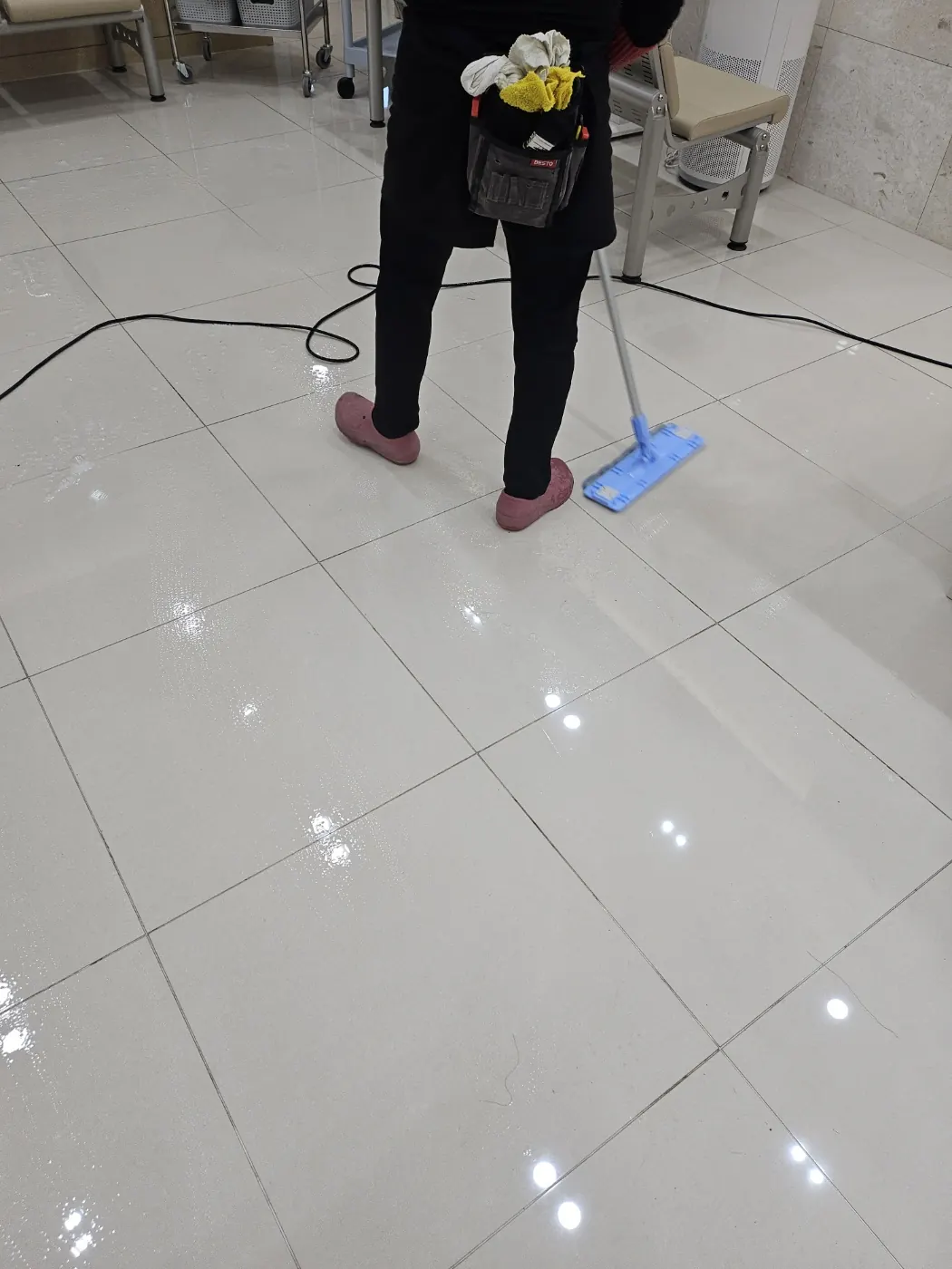 바닥 물걸레 마감 — 세종시 병원청소 현장
