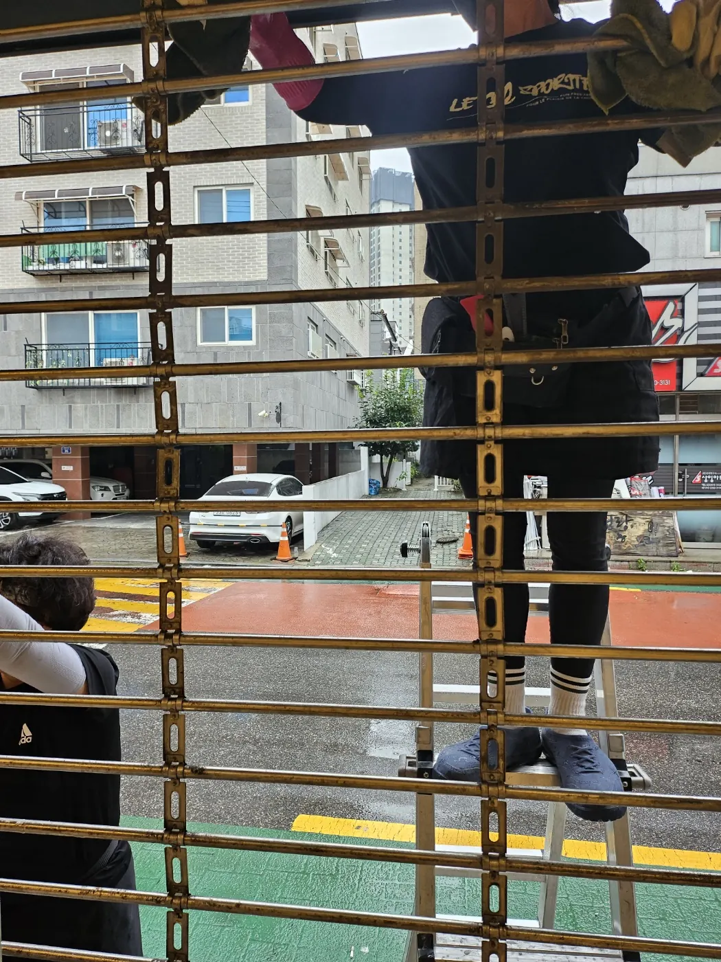 창호 마감 확인 — 대평동 준공청소 현장