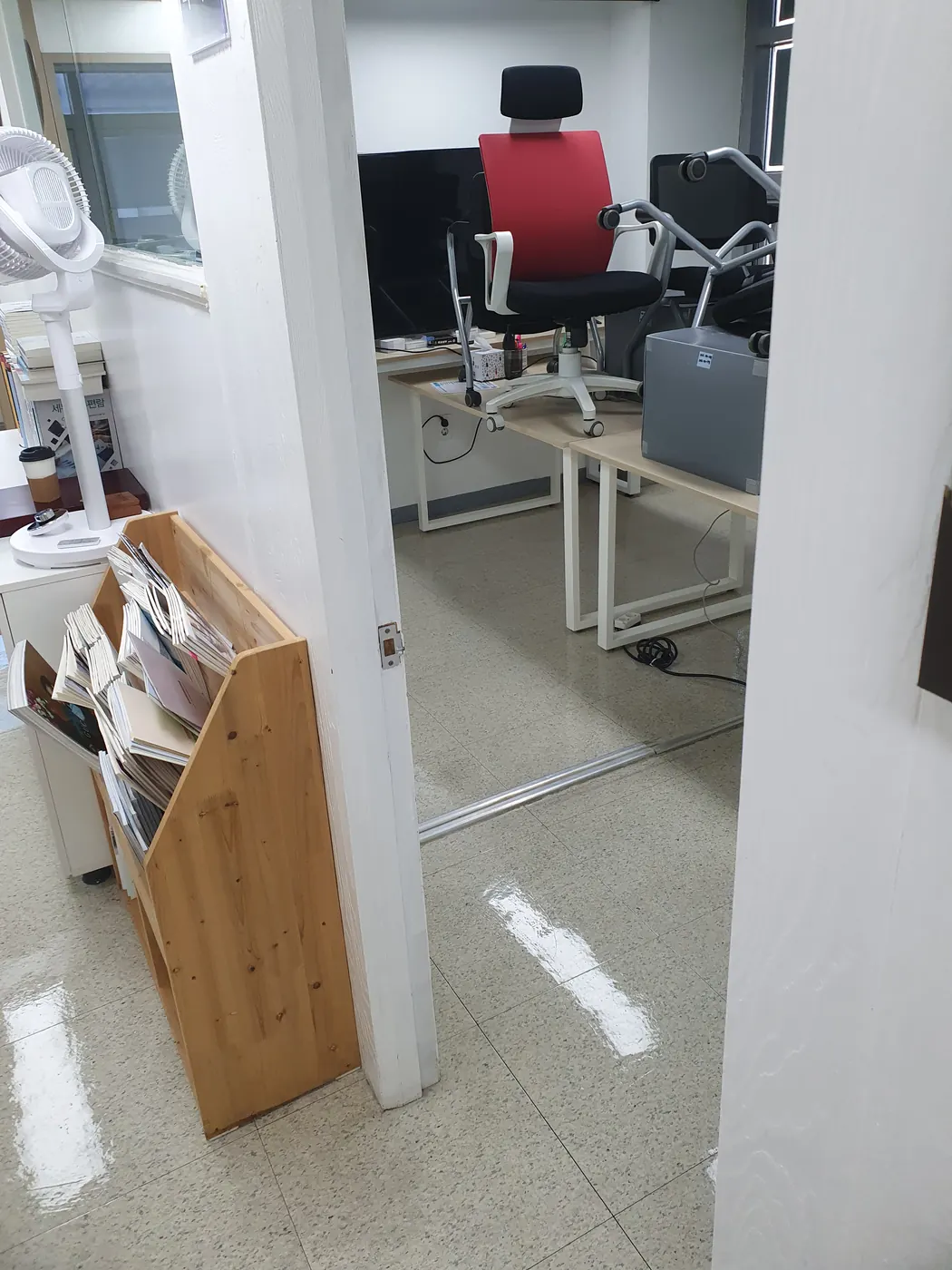 도담동 사무실청소 시공 현장 — 바닥 광택 마감