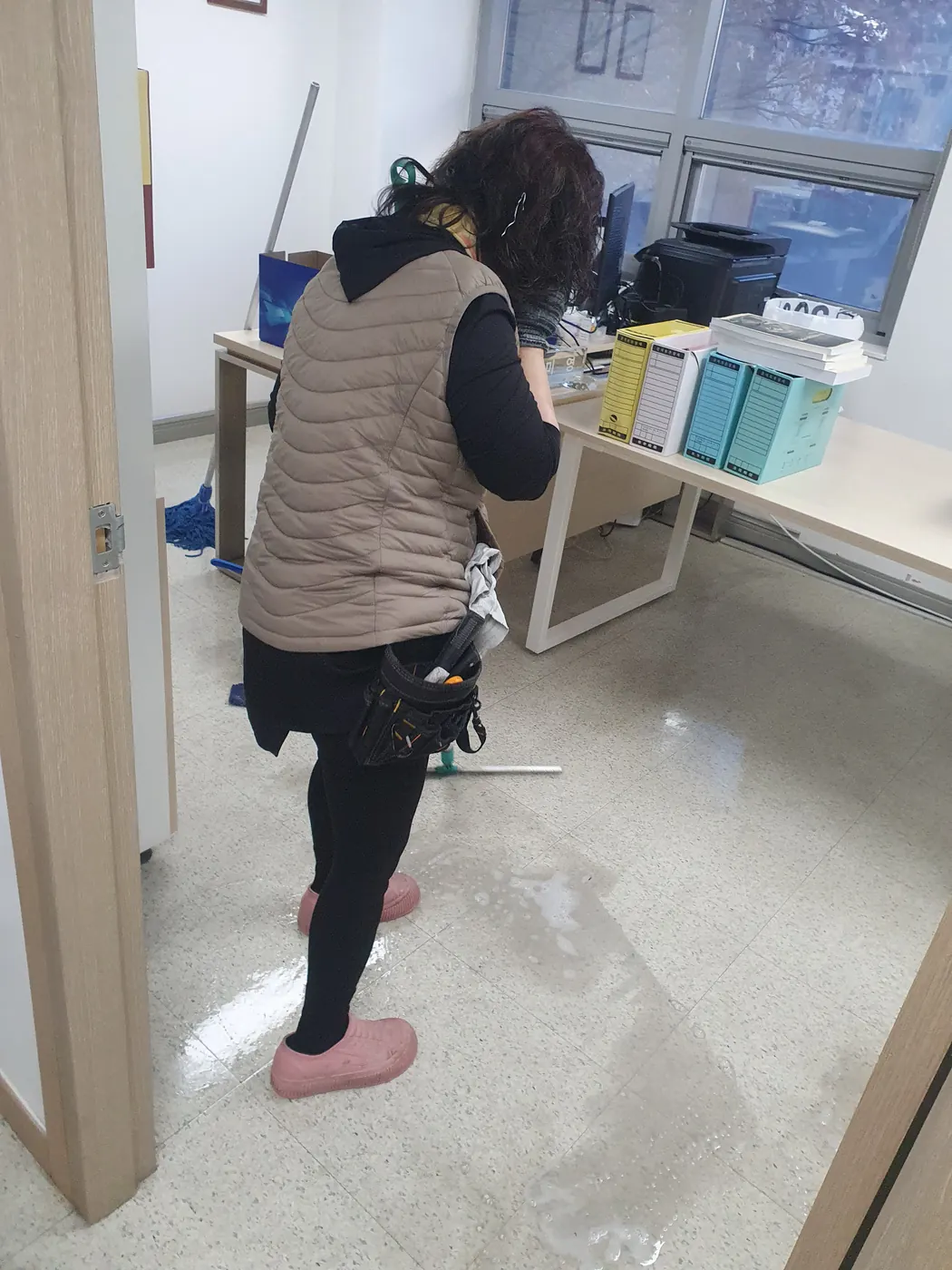 바닥 물걸레 마감 — 세종시 사무실청소 현장
