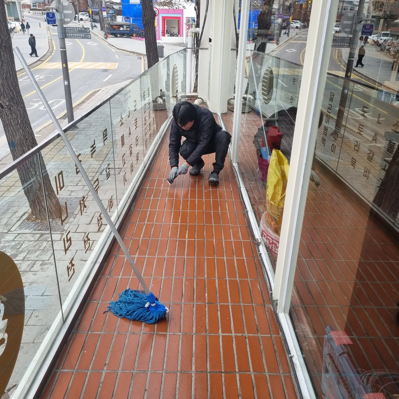 고운동 식당청소 시공 현장 — 바닥 마감 상태