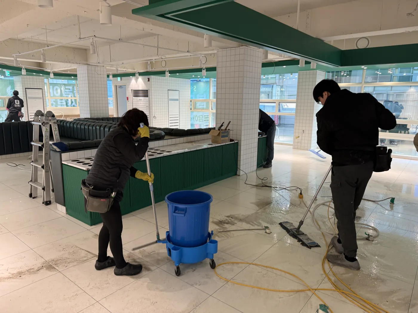 전동면 식당청소 시공 현장 — 바닥 마감 상태