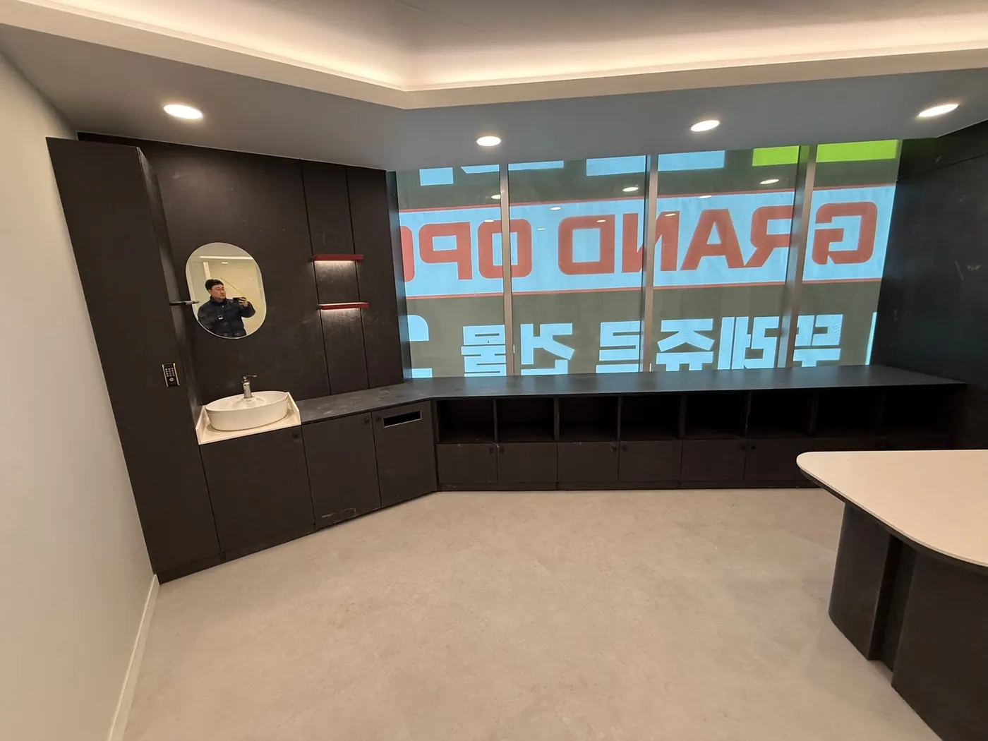 조치원읍 상가청소 시공 현장 — 쇼케이스·집기