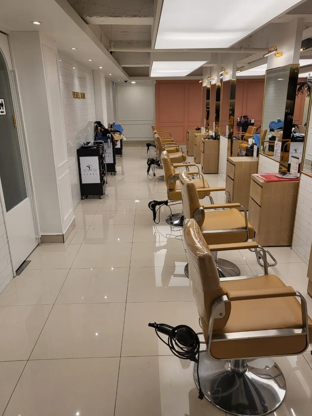 연서면 미용실청소 시공 현장 — 시술석 정리