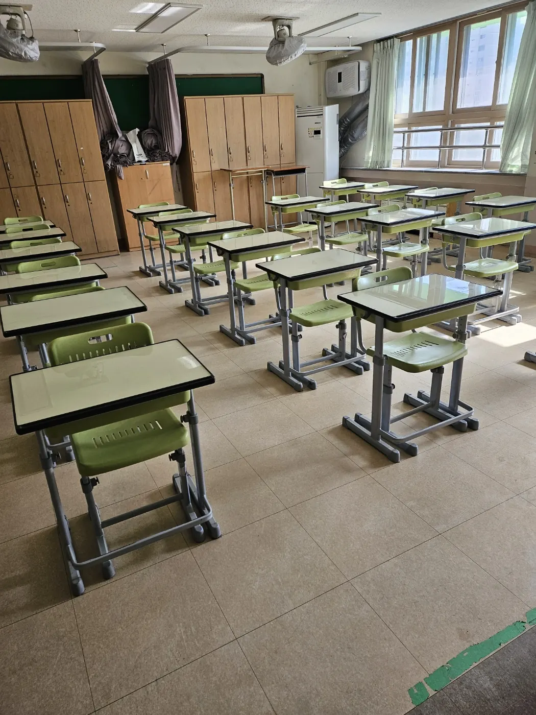 부강면 학교청소 시공 현장 — 교실 마감