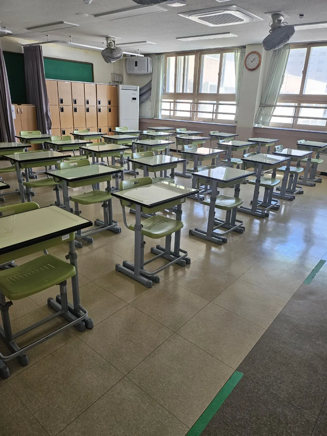 어진동 학교청소 시공 현장 — 교실 마감