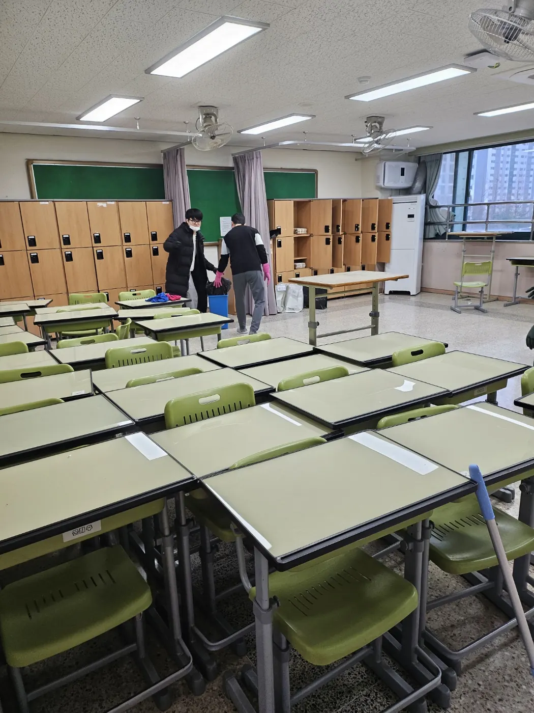 산울동 학교청소 시공 현장 — 교실 정리