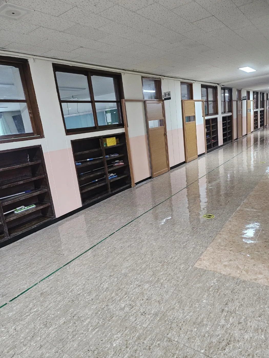세종특별자치시 학교청소 시공 현장 — 복도 관리