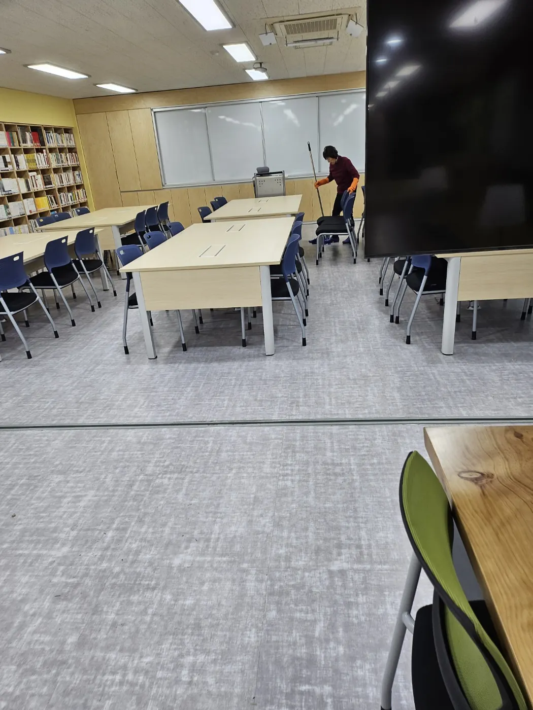 도서관 정리 — 아름동 학교청소 현장