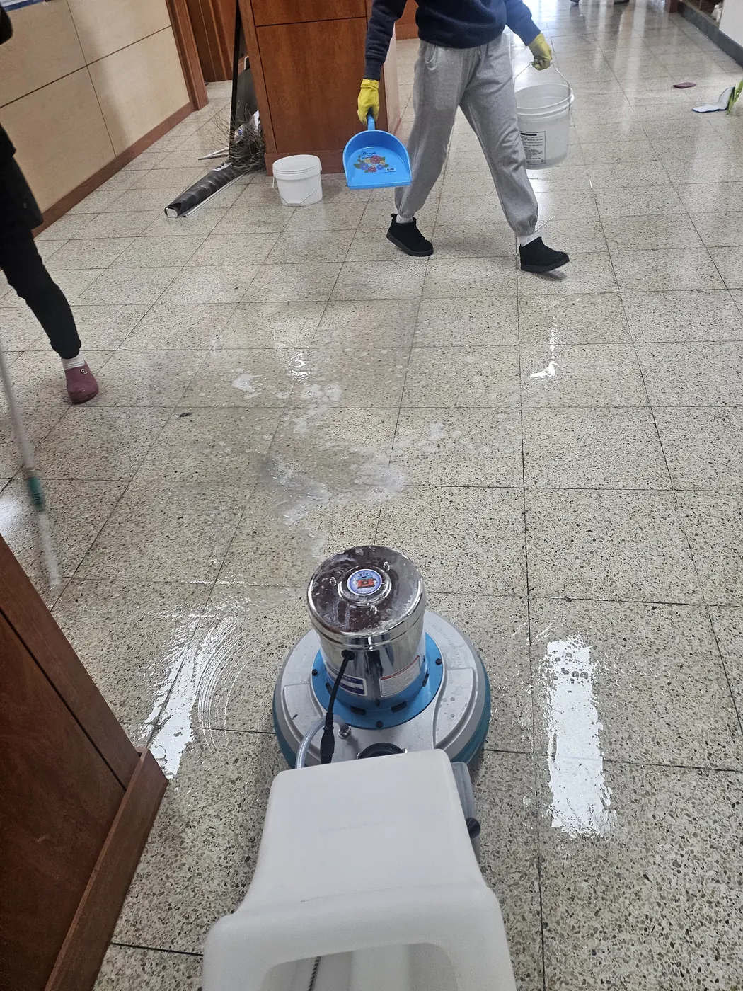왁스 재코팅 — 전동면 학교청소 현장