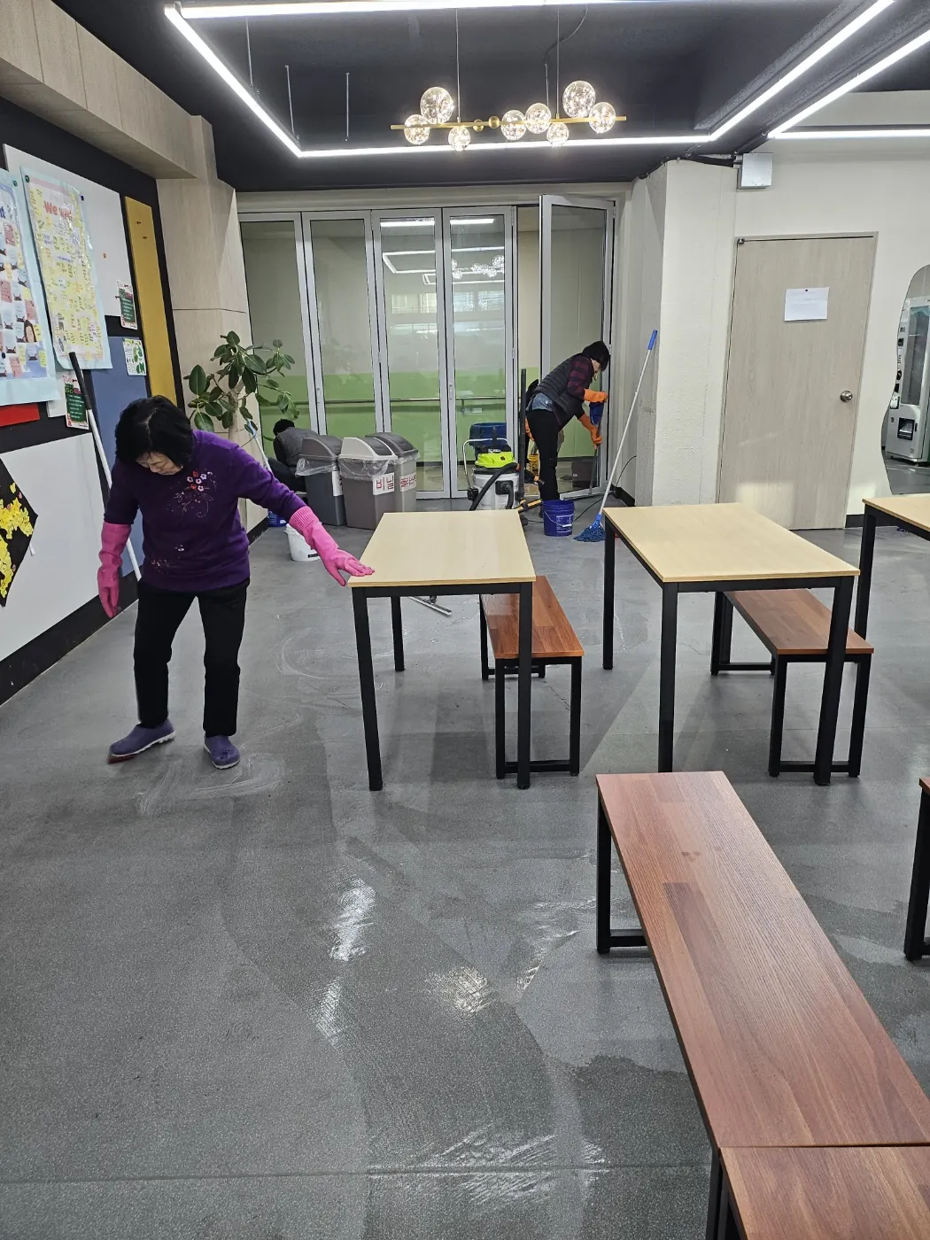 바닥 물걸레 마감 — 산울동 학교청소 현장