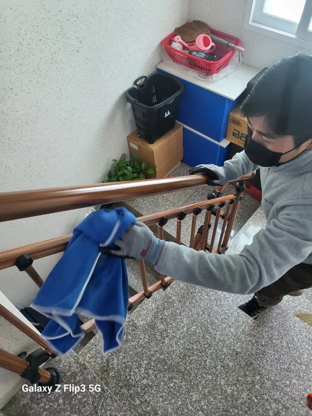 세종특별자치시 계단청소 시공 현장 — 계단 바닥 정리